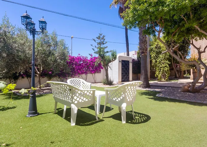Villa In Playa D'En Bossa Sleeps 9