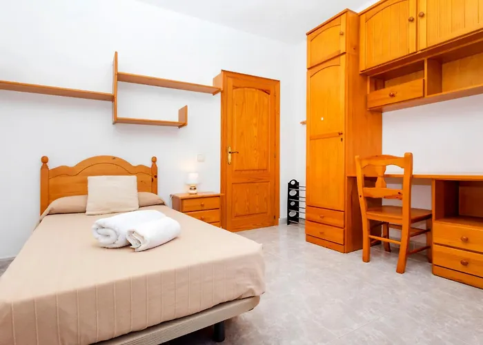 Villa In Playa D'En Bossa Sleeps 9